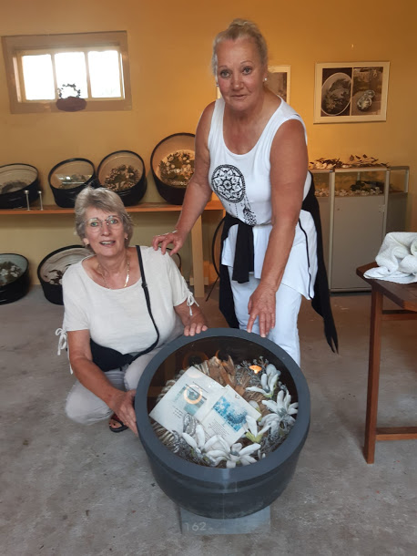 Twee dochters van mevrouw den Hartog-Bus