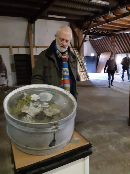 Graftrommel op de deel in Raerd