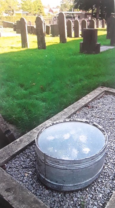 De graftrommel op het kerkhof van Beetsterzwaag